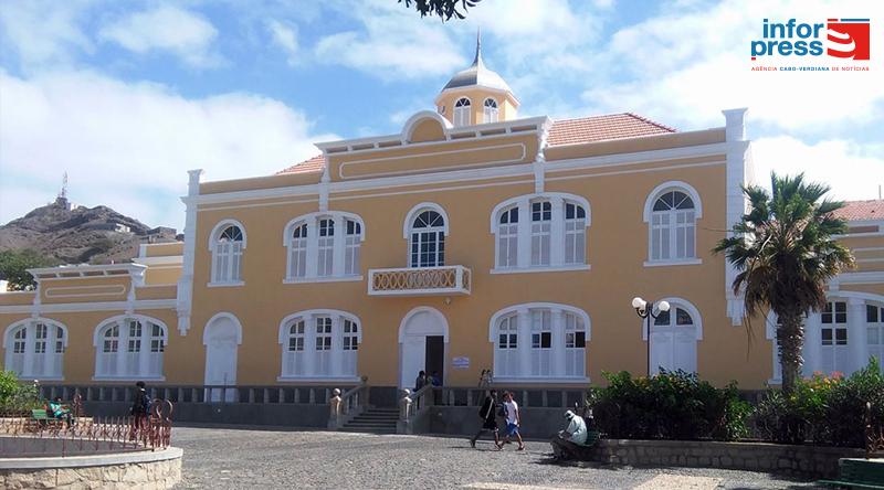 São Vicente: Finalistas do Liceu Gil Eanes de 1974 assinalam 50 anos deste marco com várias atividades