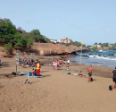 São Vicente: Projecto da Escola Nhô Fula leva aulas gratuitas de natação a 200 crianças