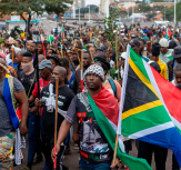 Milhares protestam na África do Sul contra imigração ilegal. 