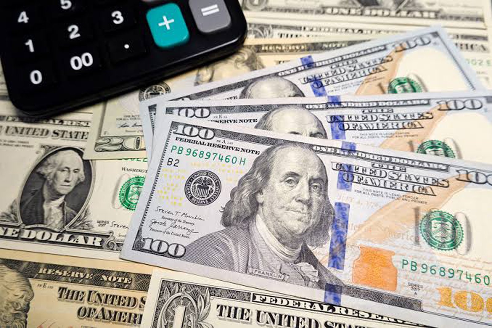 Ataques contra Irão fazem disparar petróleo: Está acima dos 100 dólares