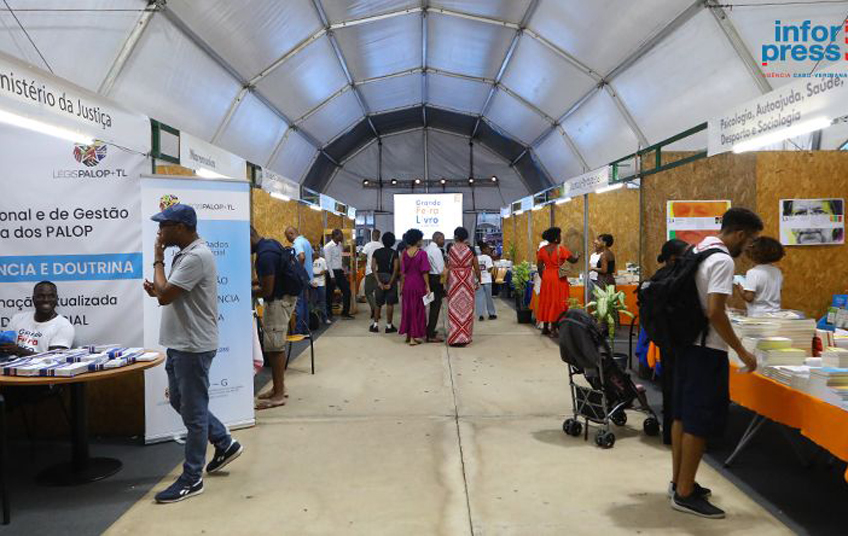 Feira do Livro: Expositores apontam “balanço positivo” apesar de persistirem desafios na promoção da leitura em papel