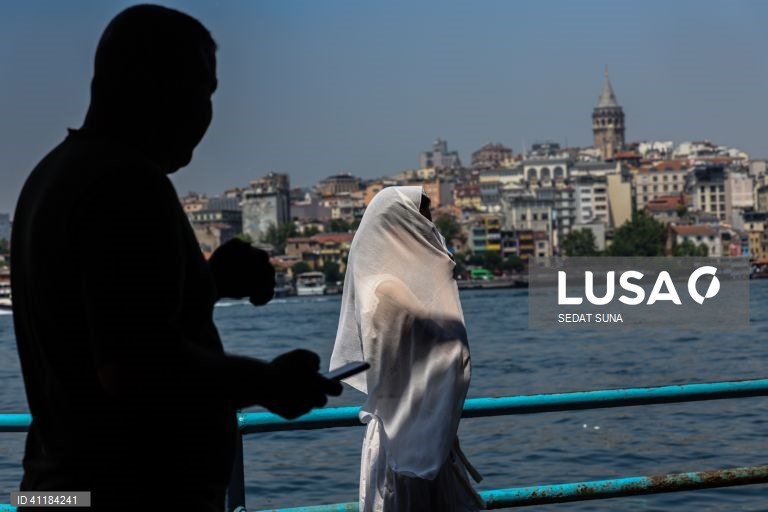 Turquia limita a solteiras com menos de 25 anos acesso a consultas ginecológicas